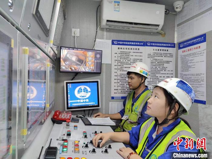 中國最大水壓、最大埋深海底隧道工程建設(shè)快速推進(jìn)