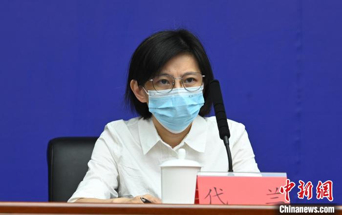 成都市經(jīng)信局總工程師代蘭?！“苍?攝