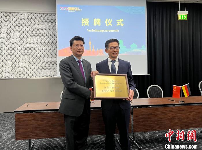 圖為授牌儀式現(xiàn)場?！●R秀秀 攝