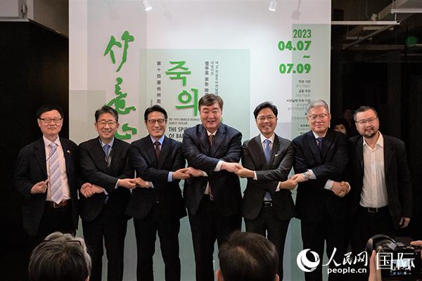 第十四屆光州雙年展中國(guó)館開幕式7日在韓國(guó)光州隱巖美術(shù)館舉行。人民網(wǎng)記者 馬菲攝