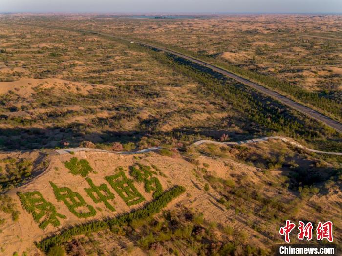 圖為庫布其沙漠(資料圖)?！≠R鵬飛供圖