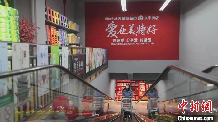 美特好從一家不足百平方米小店，一路發(fā)展成華北零售業(yè)領(lǐng)軍企業(yè)、中國百強商業(yè)連鎖集團、中國零售500強?！∠蛏?攝