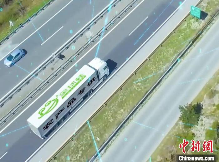 線上一鍵下單，實體門店本地配送，實現(xiàn)“即買即送”，“即時零售”將訂單在電商平臺、實體門店連接在一起?！∶捞睾眉瘓F供圖