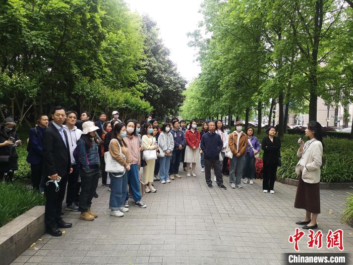 活動(dòng)現(xiàn)場(chǎng)?！》队畋?攝