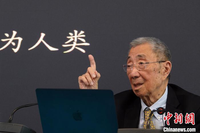 高能論壇上，丁肇中先生與現(xiàn)場(chǎng)聽(tīng)眾交流。　<a target='_blank' href='/'><p  align=