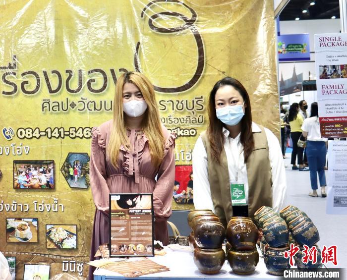 泰國舉辦規(guī)模最大旅游B2B銷售活動(dòng)對(duì)接全球旅游業(yè)，圖為交易會(huì)上的陶瓷工藝品展位。 王賢思 攝