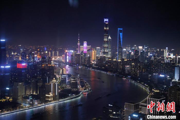 6月3日晚，鳥瞰上海黃浦江兩岸城市夜景?！∫罅⑶?攝