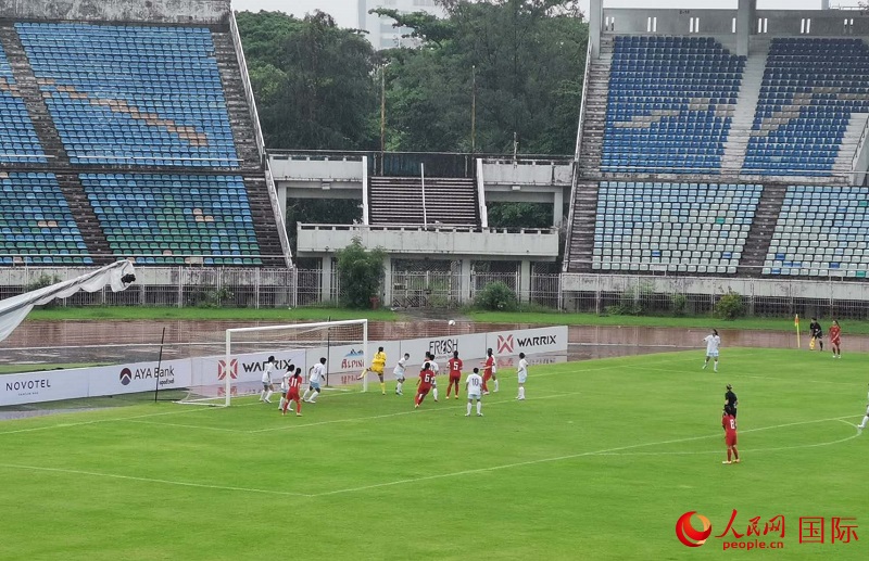 中國臺北隊(duì)門前風(fēng)聲鶴唳。人民網(wǎng)記者 李秉新攝