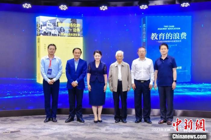 數(shù)智時(shí)代教育面臨怎樣的新機(jī)遇？專家：積極挖潛創(chuàng)新、謹(jǐn)慎應(yīng)對(duì)挑戰(zhàn)