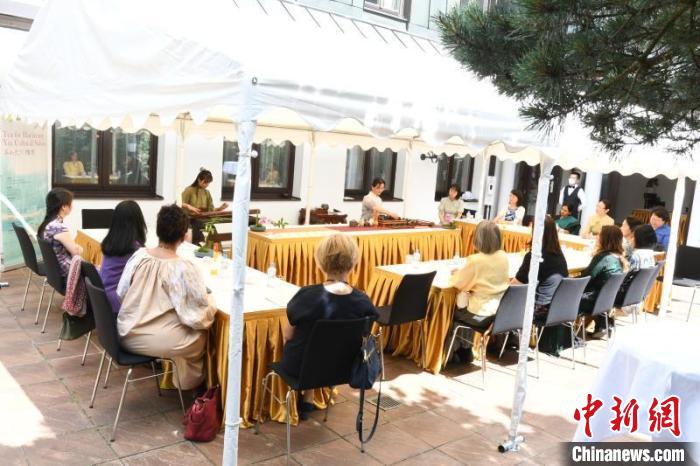 圖為活動(dòng)現(xiàn)場(chǎng)?！“亓种袊幕行墓﹫D。