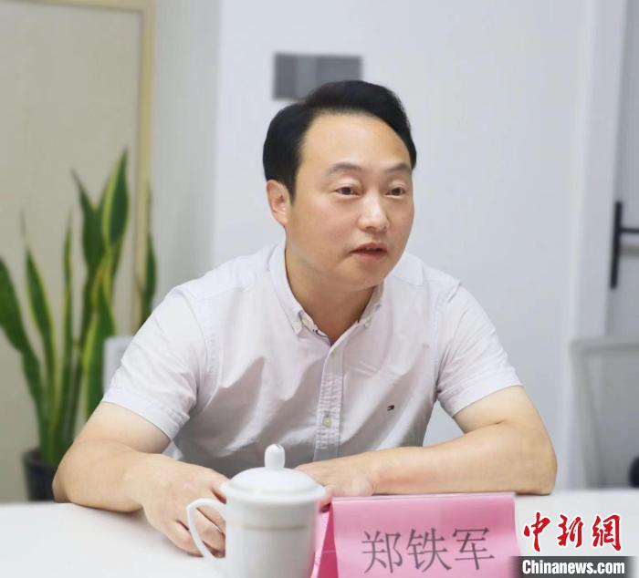 寧德市臺港澳辦主任鄭鐵軍講話?！窃式?攝