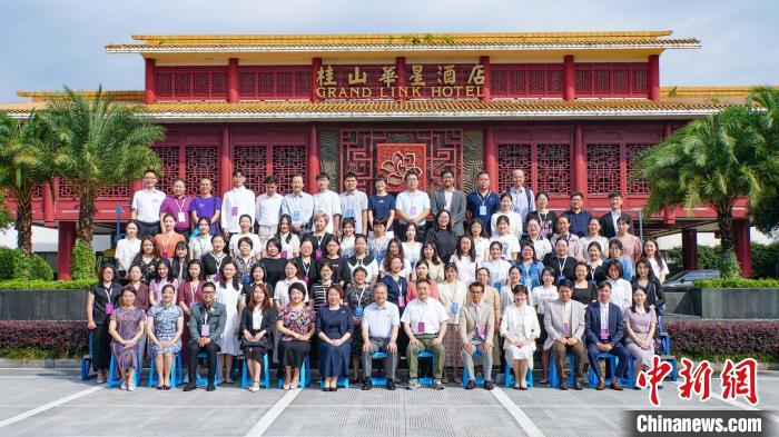 與會嘉賓合影留念?！×_詩慶 攝