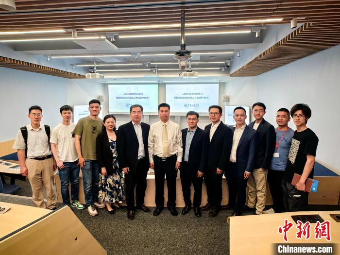 中國民航大學(xué)代表團(tuán)在英交流情況?！≈鬓k方提供