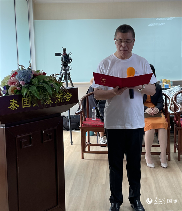 泰國(guó)浙江商會(huì)會(huì)長(zhǎng)祁曉云受泰國(guó)華僑華人和駐泰各級(jí)商會(huì)機(jī)構(gòu)委托發(fā)出倡議，華僑華人群體將積極助力亞運(yùn)會(huì)舉行。人民網(wǎng)記者 劉慧攝