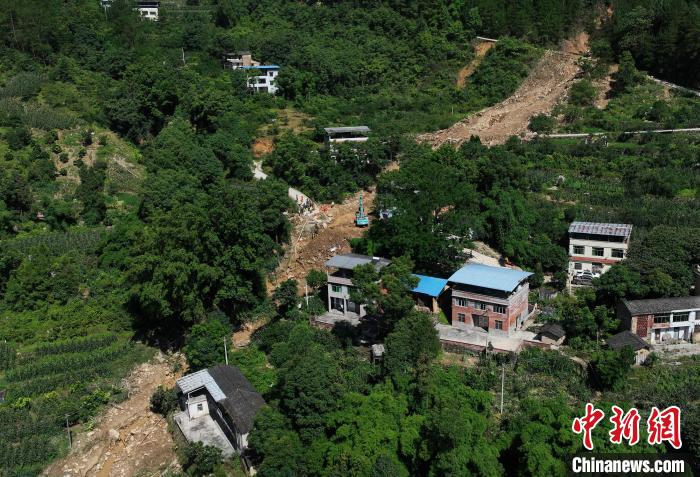 圖為航拍重慶萬州救援現(xiàn)場?！￡惓?攝