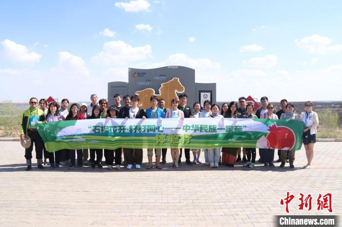 圖為臺胞體驗(yàn)大美內(nèi)蒙古?！⊥袐I供圖