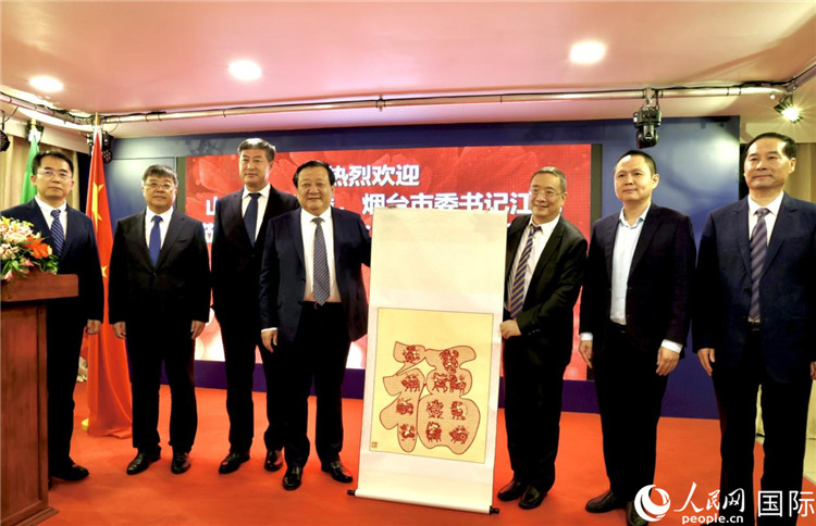 參加座談會的主要嘉賓合影留念。人民網(wǎng)記者宋亦然攝