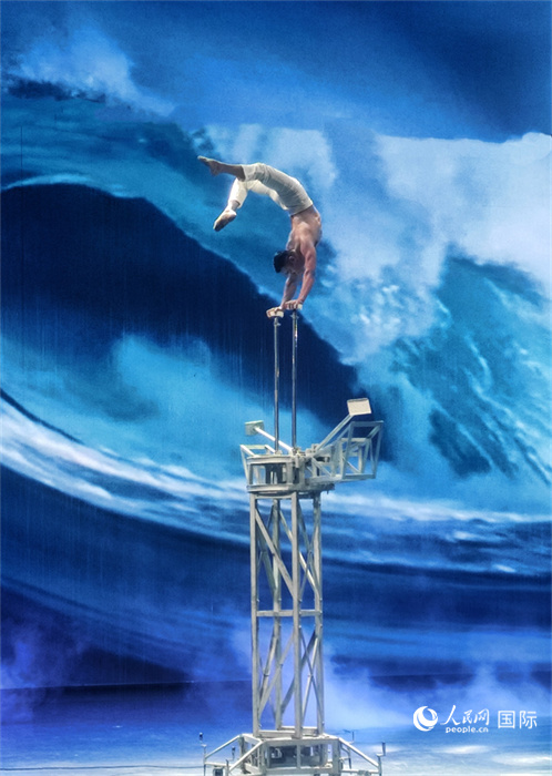 吳橋雜技大世界中的雜技演出。人民網(wǎng) 趙昭攝