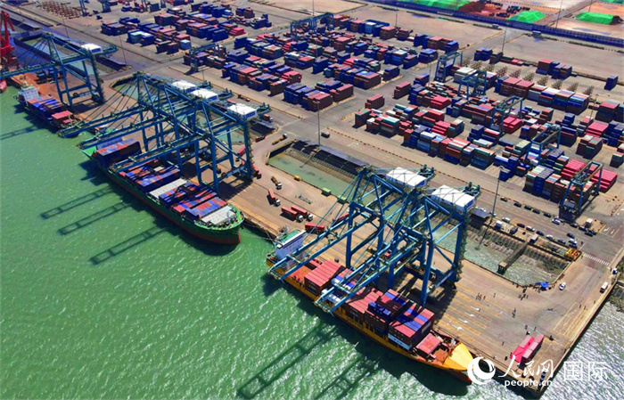 黃驊港綜合港區(qū)航拍圖。人民網(wǎng) 周博攝