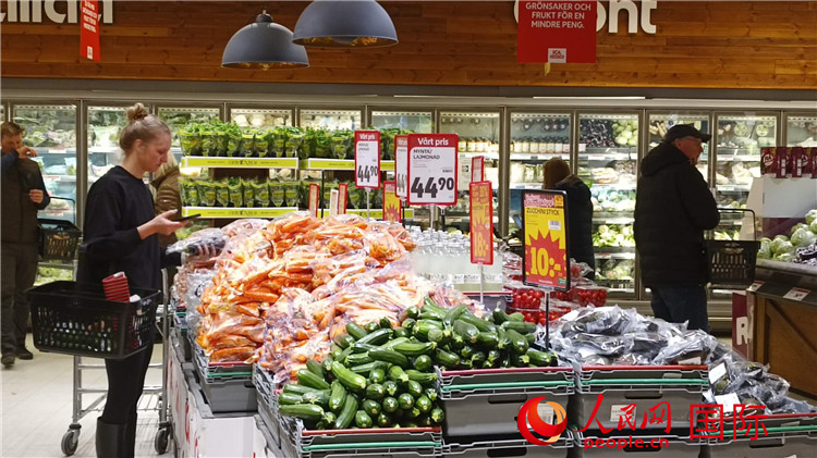 瑞典首都斯德哥爾摩購物超市一瞥。人民網(wǎng)記者 殷淼攝