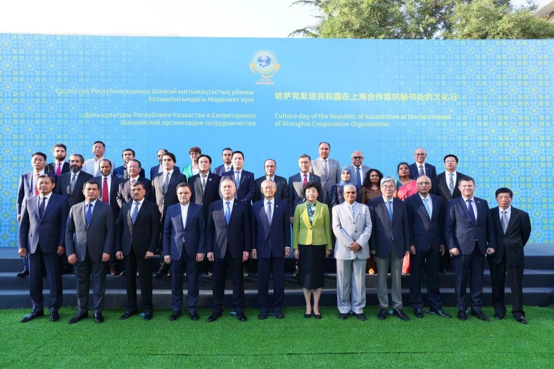 活動現(xiàn)場來賓合影留念。主辦方供圖