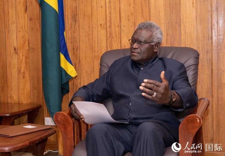 2023年9月14日，所羅門群島總理梅納西·索加瓦雷在首都霍尼亞拉接受人民網記者專訪。（人民網 賀吉攝影 ）