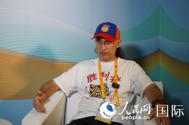 亞美尼亞新聞通訊社記者帕魯伊爾在“一帶一路”高峰論壇新聞中心接受人民網(wǎng)專訪。 人民網(wǎng) 褚夢(mèng)琦 攝