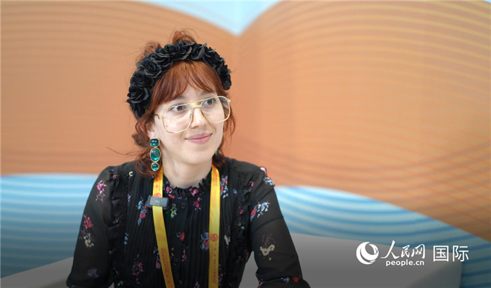 烏拉圭《共和國報》記者瓦倫蒂娜·加西亞接受人民網(wǎng)記者采訪。人民網(wǎng)記者 王天樂攝