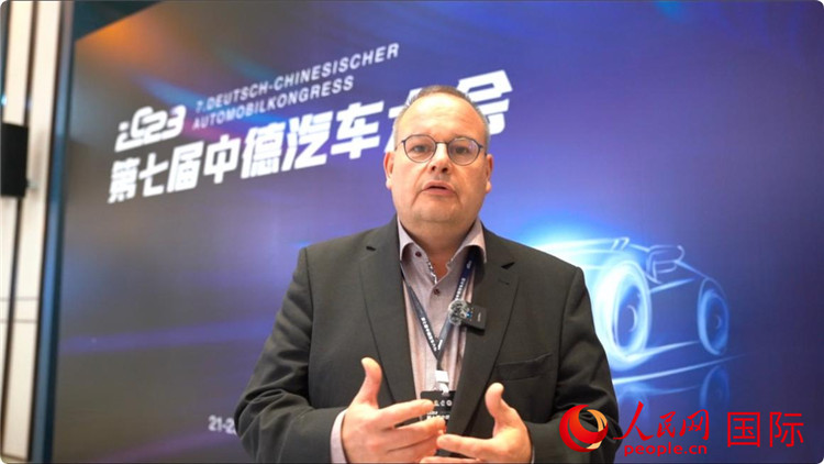 薩爾州經(jīng)濟發(fā)展局局長斯特凡·施魏策爾接受人民網(wǎng)采訪。人民網(wǎng) 劉動攝