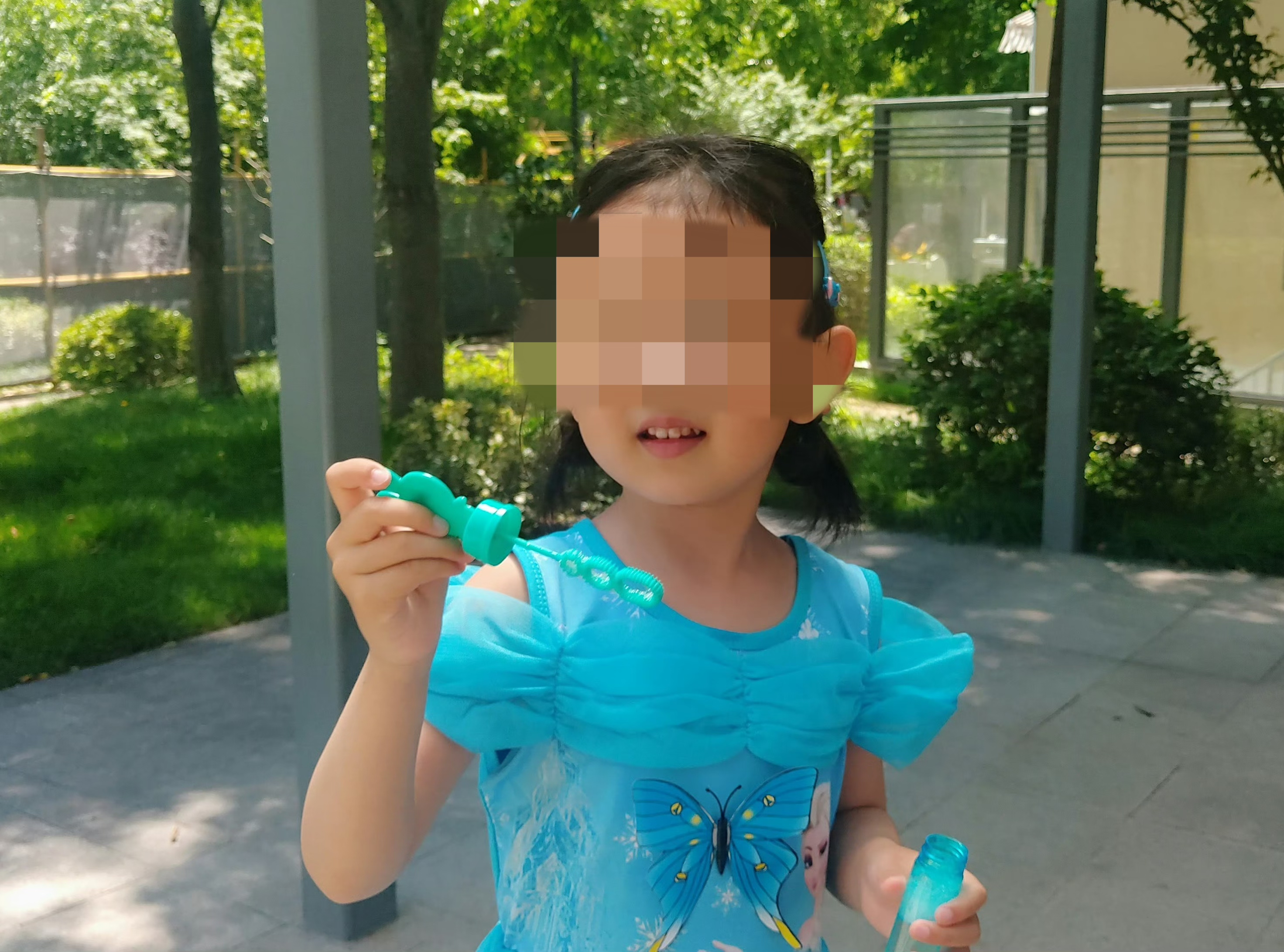 海灘失蹤女童。圖源：女童家人社交賬號