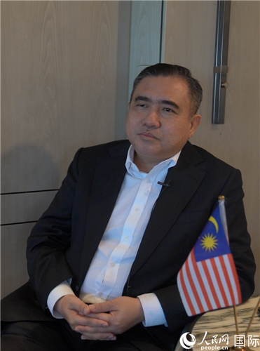 馬來西亞交通部部長陸兆福在接受人民網(wǎng)專訪。人民網(wǎng) 張文捷攝