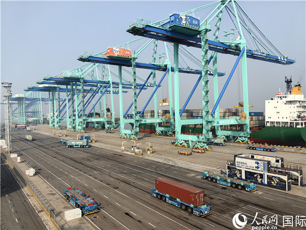 天津港北疆港區(qū)C段智能化集裝箱碼頭。人民網(wǎng)記者 符園園攝