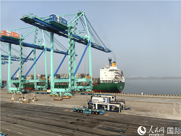 天津港北疆港區(qū)C段智能化集裝箱碼頭。人民網(wǎng)記者 符園園攝