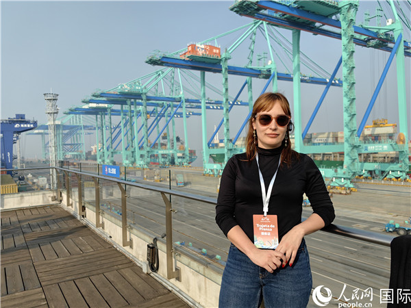 阿根廷公共電視臺記者萊蒂西亞接受采訪。人民網(wǎng)記者 符園園攝