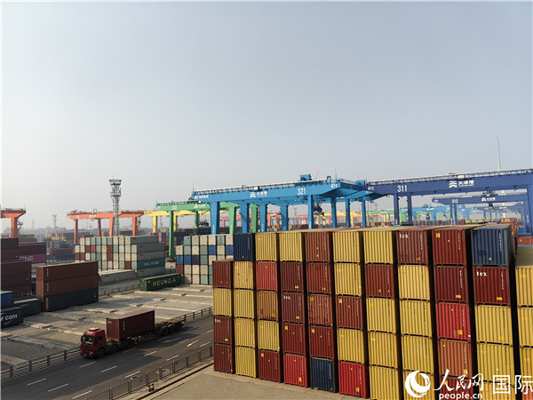 天津港北疆港區(qū)C段智能化集裝箱碼頭。人民網(wǎng)記者 符園園攝