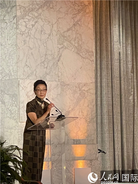 方李邦琴在頒獎臺上。人民網(wǎng)記者 鄧圩攝