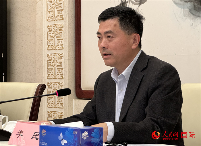 10月31日，歐美同學(xué)會秘書長李民在第五屆中法文化論壇媒體吹風(fēng)會上講話。（人民網(wǎng) 謝瑩攝）