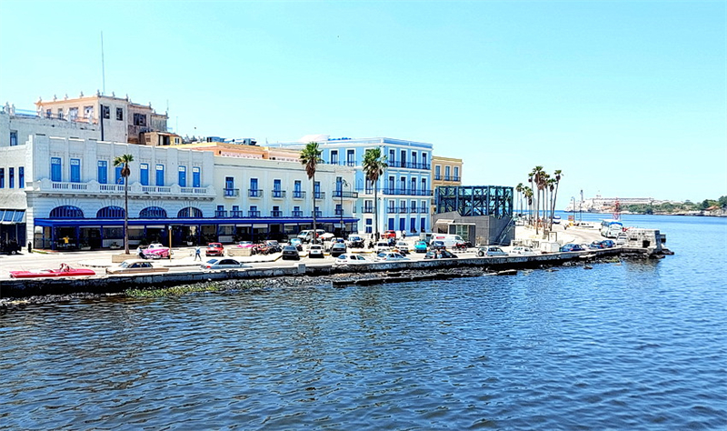 連接哈瓦那新老城區(qū)的海濱大道。于世文攝