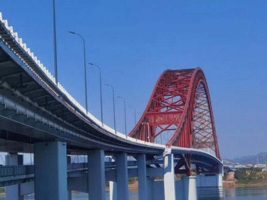 　　清水塘大橋側(cè)面。本報(bào)記者 常雯宜攝