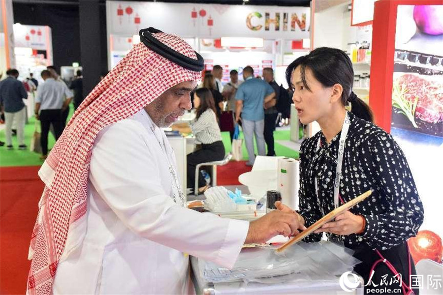 參展商交流。人民網(wǎng)塔里克·易卜拉欣攝
