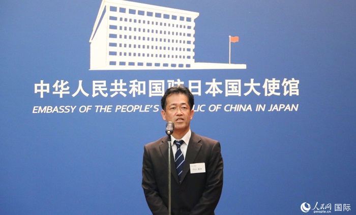 導(dǎo)師代表、東京大學(xué)教授內(nèi)山真伸發(fā)表致辭。人民網(wǎng) 許可攝