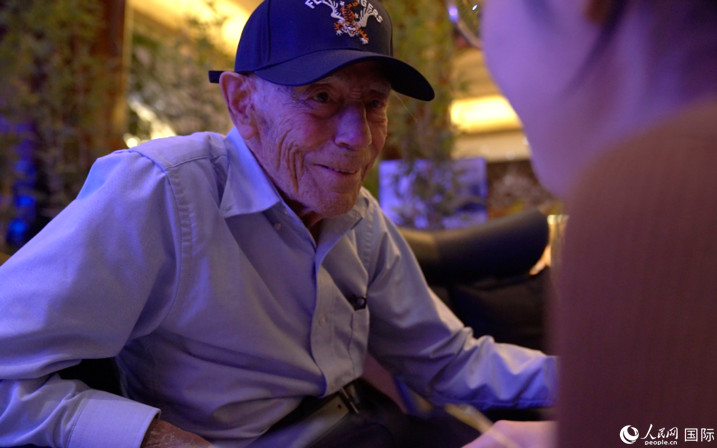 飛虎隊(duì)老兵哈里·莫耶接受人民網(wǎng)專訪。 人民網(wǎng) 張文捷攝