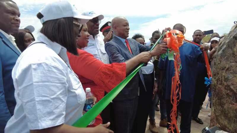 嘉賓為學(xué)校剪彩。主辦方供圖