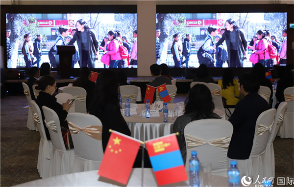 12月1日，活動(dòng)現(xiàn)場(chǎng)播放防治結(jié)核病宣傳短片。人民網(wǎng)記者 霍文攝