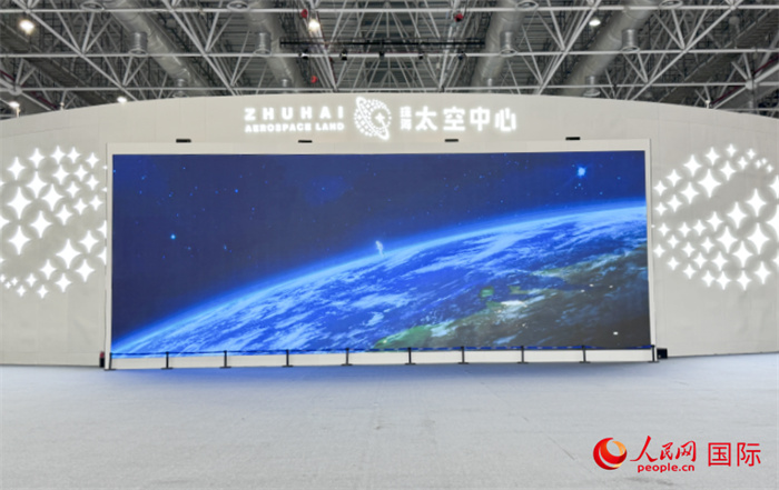 珠海太空中心是珠海市為發(fā)揮中國航展品牌效應和帶動效應而打造的“永不落幕的航展”。人民網(wǎng)記者 張麗鷗攝