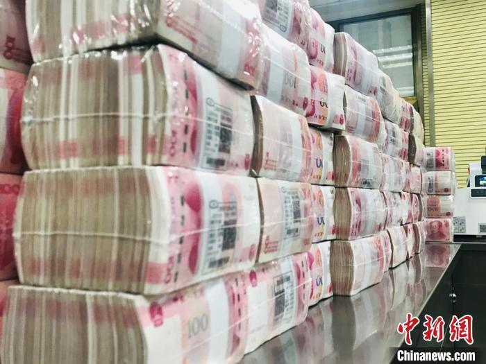 資料圖:人民幣。 艾慶龍 攝