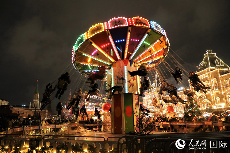 位于莫斯科紅場(chǎng)中央的“古姆”新年集市。人民網(wǎng)記者 隋鑫攝