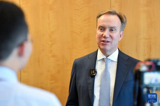 1月9日，在瑞士日內(nèi)瓦，世界經(jīng)濟論壇總裁博爾格·布倫德接受新華社記者專訪。新華社記者 連漪 攝