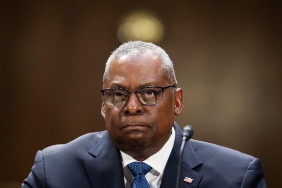 這是2023年10月31日，在美國(guó)首都華盛頓國(guó)防部長(zhǎng)奧斯汀出席國(guó)會(huì)聽證會(huì)。新華社記者劉杰攝