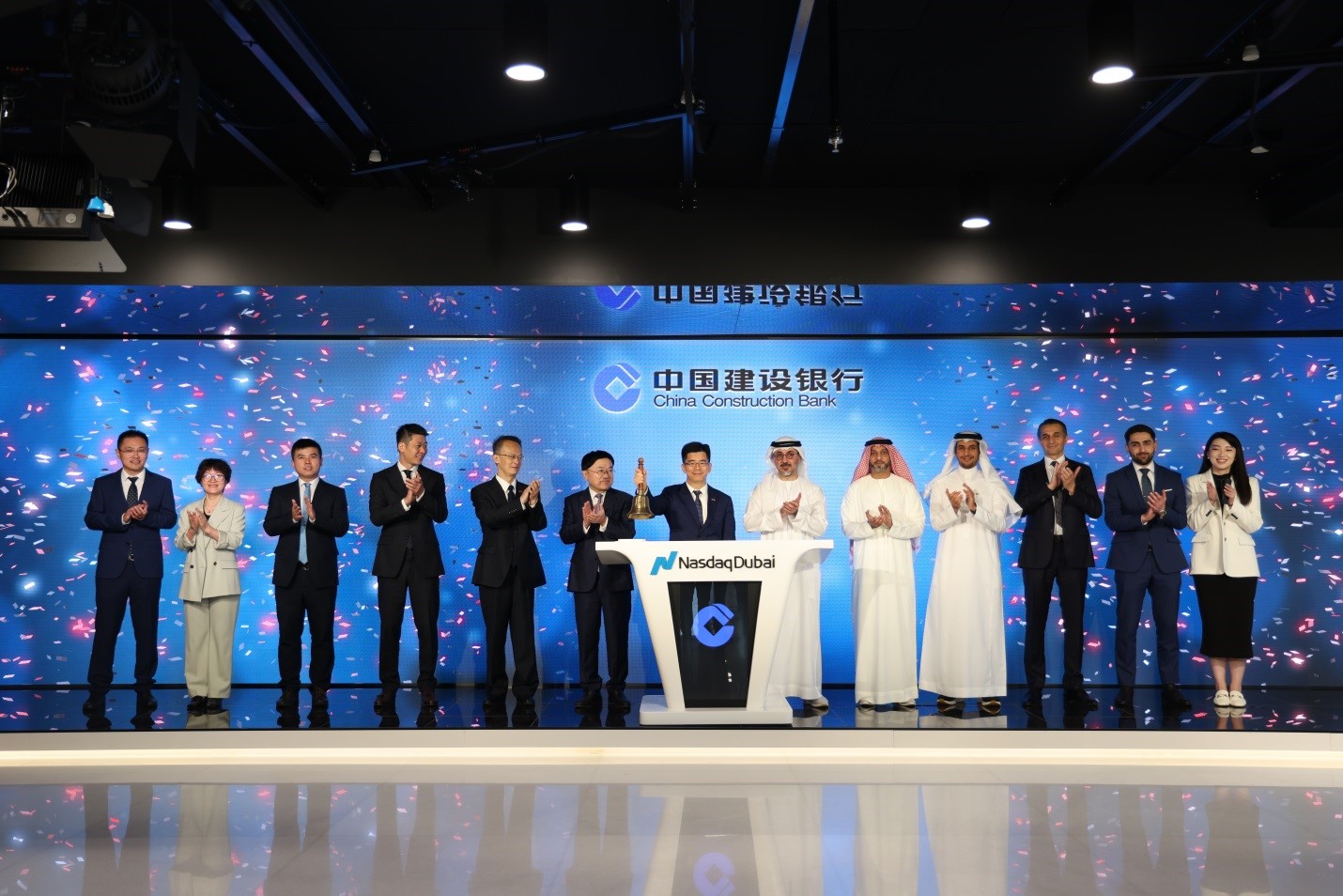 綠色債券上市儀式現(xiàn)場(chǎng)。人民網(wǎng)實(shí)習(xí)生 滕婧含攝